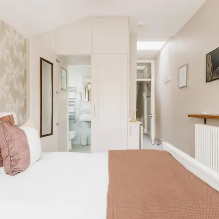 Luxury King-Bed Ensuite With Tranquil Garden Views London Exterior photo