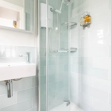 Luxury King-Bed Ensuite With Tranquil Garden Views London Exterior photo